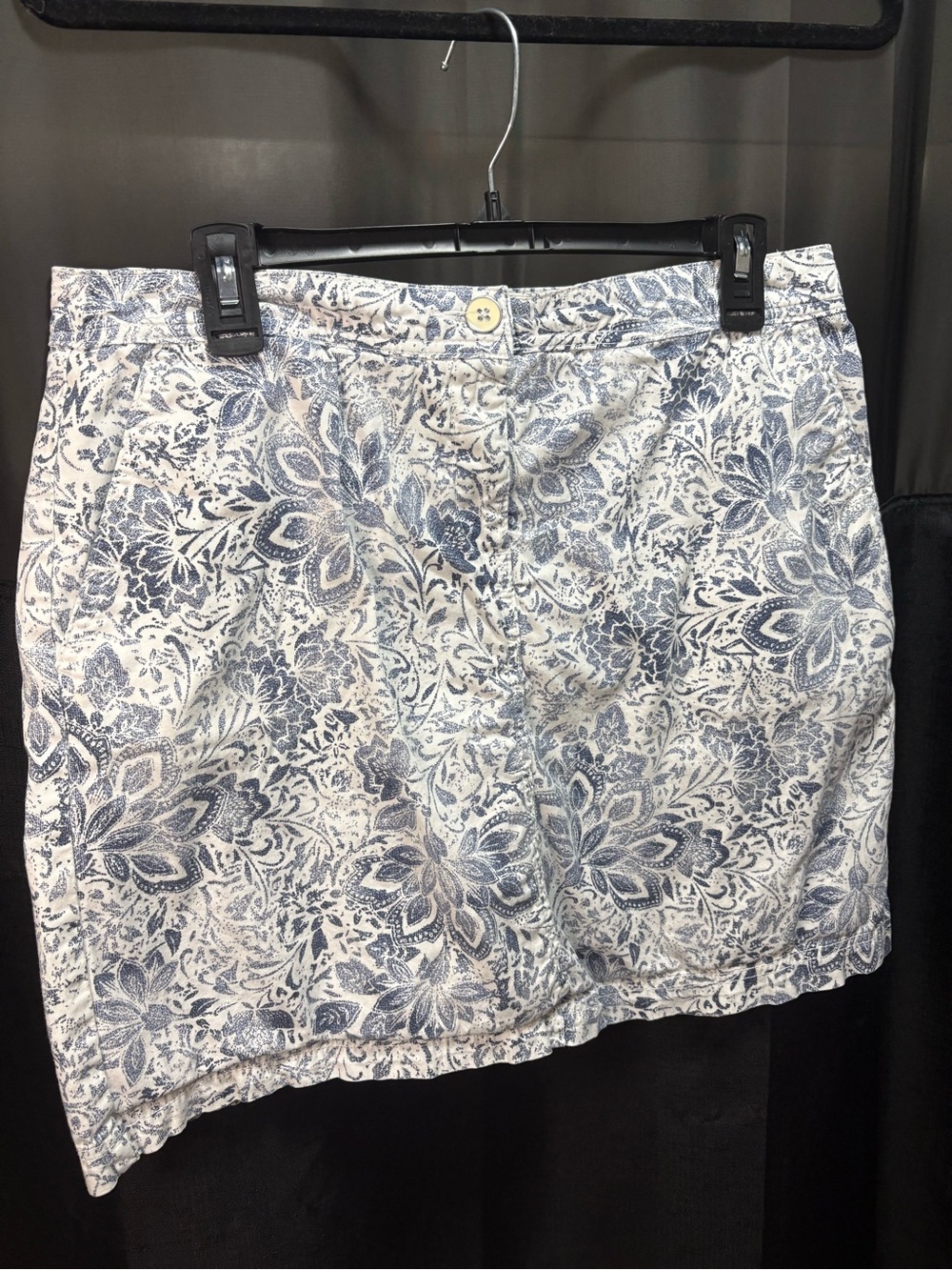 Karen Scott white & Blue Floral Print Skort